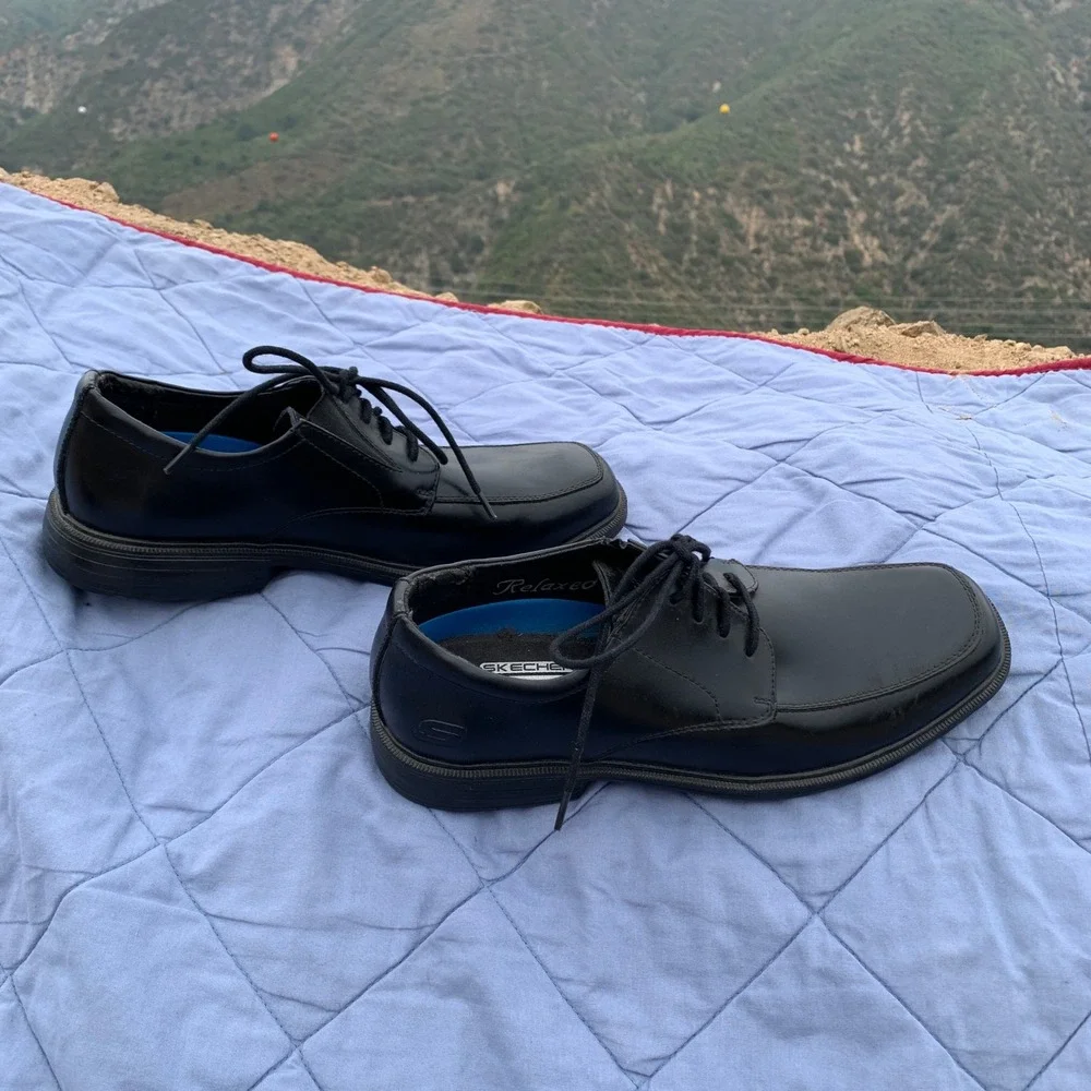 Skechers Relaxed Fit Oxford dress shoes w/ memory foam insoles in black - 8 mens